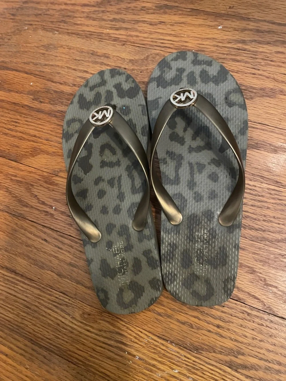 Michael Kors Olive and Bronze Leopard Flip Flops near to perfect condition - Picture 2 of 3